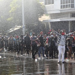 Kacau! Polisi Myanmar Mulai Tembaki Pengunjuk Rasa Antikudeta