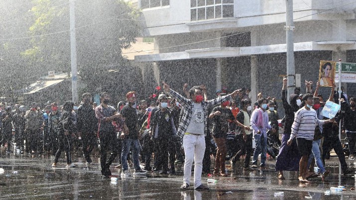 Myanmar Protesters regroup after police fired warning-shots and used a water cannon to disperse them during a protest in Mandalay, Myanmar on Tuesday, Feb. 9, 2021. Police cracked down Tuesday on the demonstrators protesting against Myanmar’s military takeover who took to the streets in defiance of new protest bans. (AP Photo)