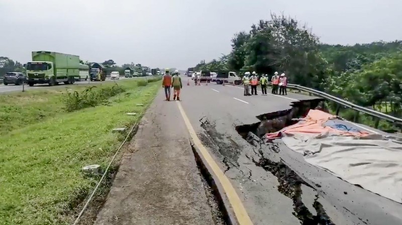 Tol Cipali Amblas (Tangkapan Layar video Twitter @EndangS77335665)