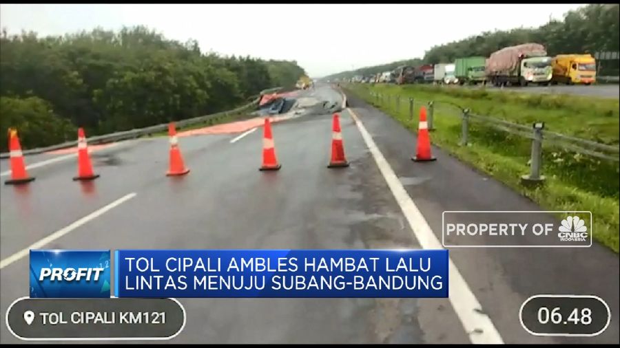 Tol Cipali KM 122 Arah Jakarta Ambles
