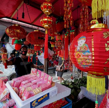 Duh! Pandemi Covid-19 Hantam Penjualan Pernak-pernik Imlek