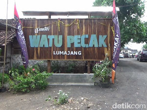 Puluhan Penari Topeng Kaliwungu Ramaikan Tepi Pantai Watu Pecak