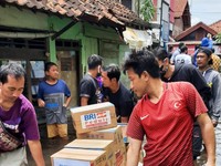 Banjir Pantura, BRI Bangun Posko & Salurkan Sembako ke Korban