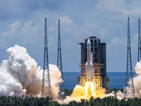 China Mau Cegat Komet yang Melesat Kencang Melewati Bumi