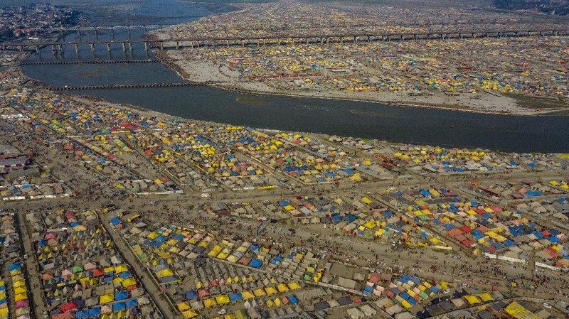 Tents for devotees cover the area at the Sangam, the confluence of the rivers Ganges and the Yamuna on 'Mauni Amavasya' or new moon day, an auspicious bathing day during the annual month long Hindu religious fair 