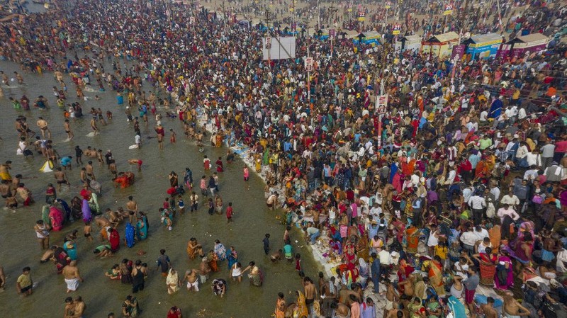 Tents for devotees cover the area at the Sangam, the confluence of the rivers Ganges and the Yamuna on 'Mauni Amavasya' or new moon day, an auspicious bathing day during the annual month long Hindu religious fair 