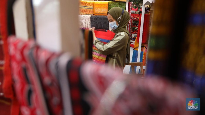 Kain Tenun Ulos Khas Batak (CNBC Indonesia/Andrean Kristianto)
