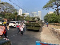 Mencekam! Penampakan Tank-tank Militer Myanmar 'Kepung' Kota