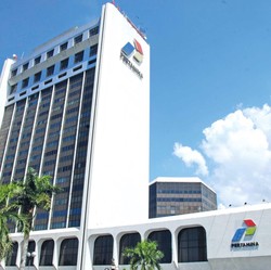 Tebak Buah Manggis, Siapa Pejabat Pertamina Dipecat Jokowi?