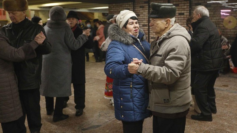 Elderly people dance in a pedestrian subway to mark Valentine's Day ignoring coronavirus quarantine restrictions in Kyiv, Ukraine, Sunday, Feb. 14, 2021. (AP Photo/Efrem Lukatsky)