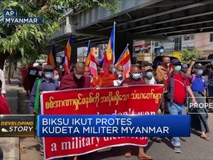 Biksu Ikut Protes Kudeta Militer Myanmar