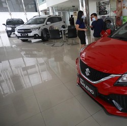 Tiba-Tiba Penjualan Mobil Jatuh Parah Drop 40%, Ada Apa?