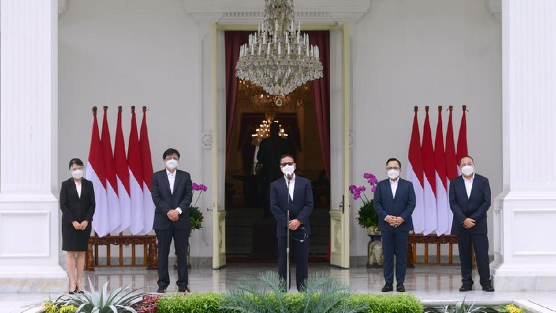 Presiden Joko Widodo (Jokowi) mengumumkan jajaran dewan direksi Lembaga Pengelola Investasi (LPI), dana abadi Indonesia yang bernama Indonesia Investment Authority (INA). (Muchlis Jr - Biro Pers Sekretariat Presiden)