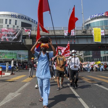 Tidur di Jalan, Penampakan Terbaru Demo Anti Kudeta Myanmar