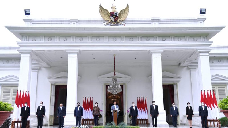 Presiden Joko Widodo (Jokowi) mengumumkan jajaran dewan direksi Lembaga Pengelola Investasi (LPI), dana abadi Indonesia yang bernama Indonesia Investment Authority (INA). (Muchlis Jr - Biro Pers Sekretariat Presiden)