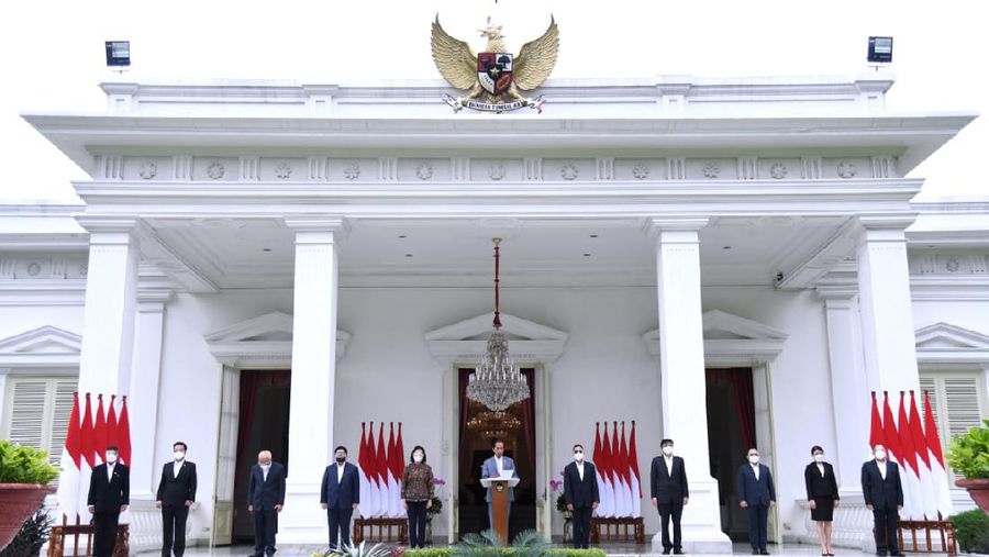 Presiden Joko Widodo (Jokowi) mengumumkan jajaran dewan direksi Lembaga Pengelola Investasi (LPI), dana abadi Indonesia yang bernama Indonesia Investment Authority (INA). (Muchlis Jr - Biro Pers Sekretariat Presiden)