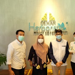 Mampir Oemah Herborist Bali, Sandiaga Apresiasi Produk VICI