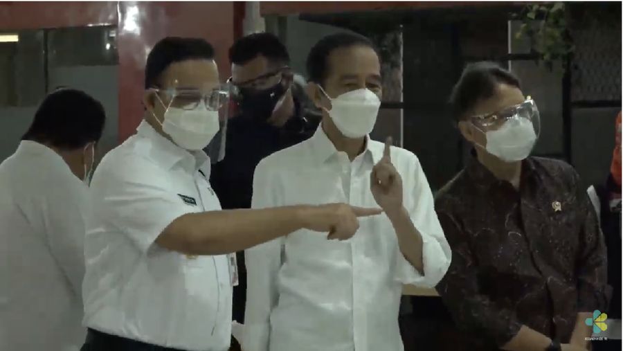 Pelaksanaan Vaksinasi COVID-19 Bagi Petugas Pelayanan Publik/Youtube : Kementerian Kesehatan RI