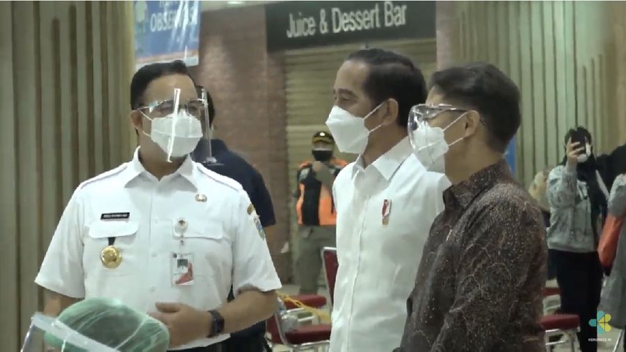 Pelaksanaan Vaksinasi COVID-19 Bagi Petugas Pelayanan Publik/Youtube : Kementerian Kesehatan RI