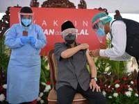 Sambil Ajak Kolega Divaksin, Wapres: Tak Sakit, Biasa Saja
