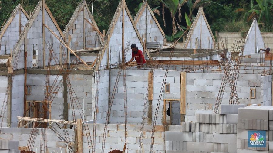 Suasana proyek pembangunan perumahan di Depok, Jawa Barat, Rabu (17/2/2021). Harga hunian rumah masih menunjukkan kenaikan pada kuartal IV-2020 namun laju kenaikan melambat. (CNBC Indonesia/Tri Susilo)