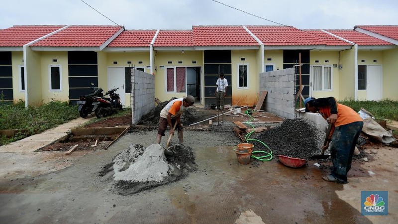 Suasana proyek pembangunan perumahan di Depok, Jawa Barat, Rabu (17/2/2021). Harga hunian rumah masih menunjukkan kenaikan pada kuartal IV-2020 namun laju kenaikan melambat. (CNBC Indonesia/Tri Susilo)
