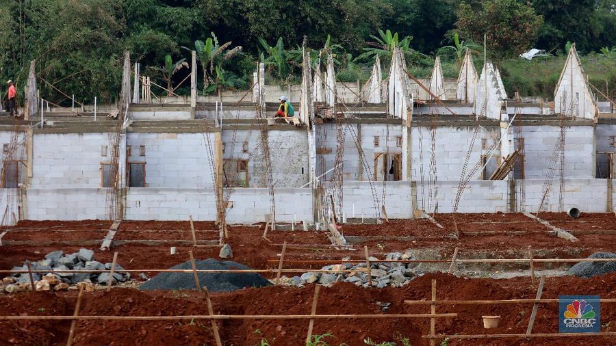 Suasana proyek pembangunan perumahan di Depok, Jawa Barat, Rabu (17/2/2021). Harga hunian rumah hunian masih menunjukkan kenaikan pada kuartal IV-2020 namun laju kenaikan melambat. (CNBC Indonesia/Tri Susilo)