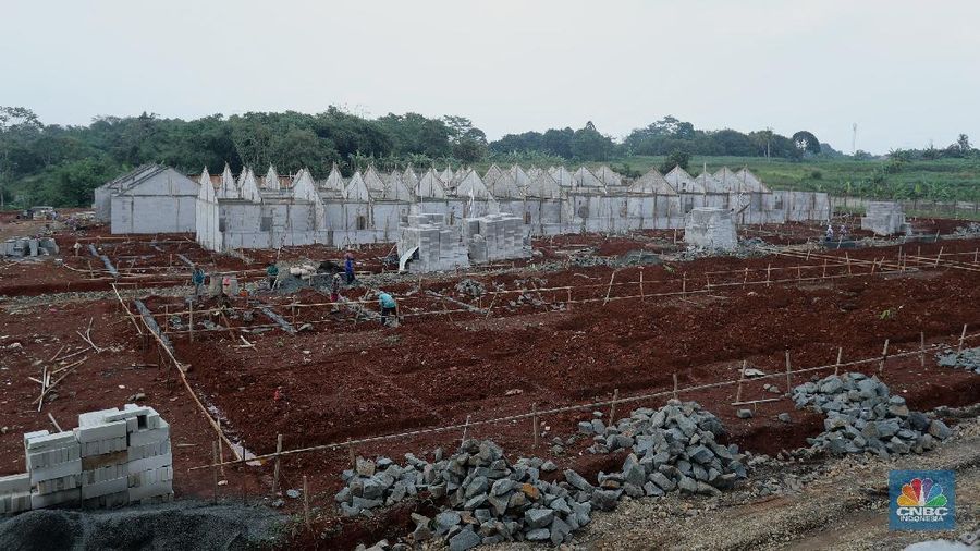 Suasana proyek pembangunan perumahan di Depok, Jawa Barat, Rabu (17/2/2021). Harga hunian rumah hunian masih menunjukkan kenaikan pada kuartal IV-2020 namun laju kenaikan melambat. (CNBC Indonesia/Tri Susilo)