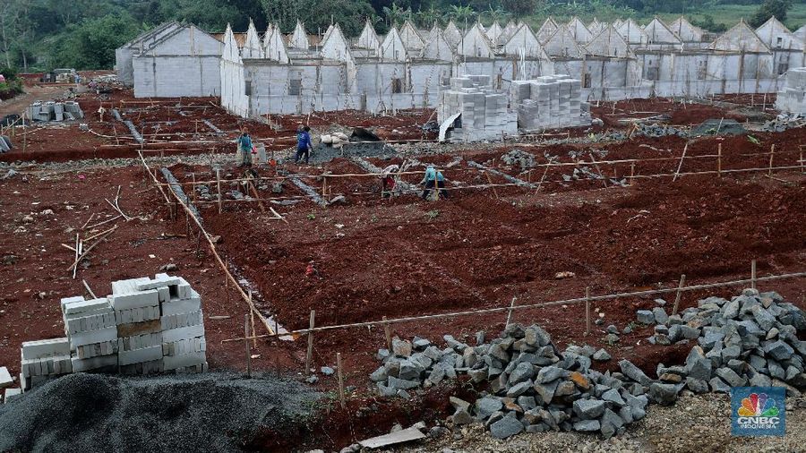 Suasana proyek pembangunan perumahan di Depok, Jawa Barat, Rabu (17/2/2021). Harga hunian rumah hunian masih menunjukkan kenaikan pada kuartal IV-2020 namun laju kenaikan melambat. (CNBC Indonesia/Tri Susilo)