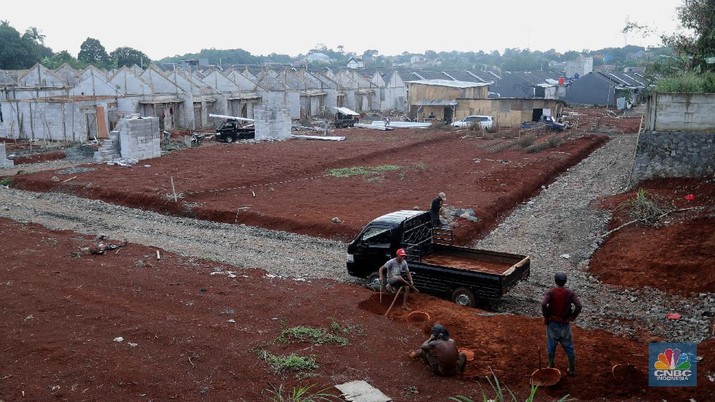 Suasana proyek pembangunan perumahan di Depok, Jawa Barat, Rabu (17/2/2021). Harga hunian rumah hunian masih menunjukkan kenaikan pada kuartal IV-2020 namun laju kenaikan melambat. (CNBC Indonesia/Tri Susilo)