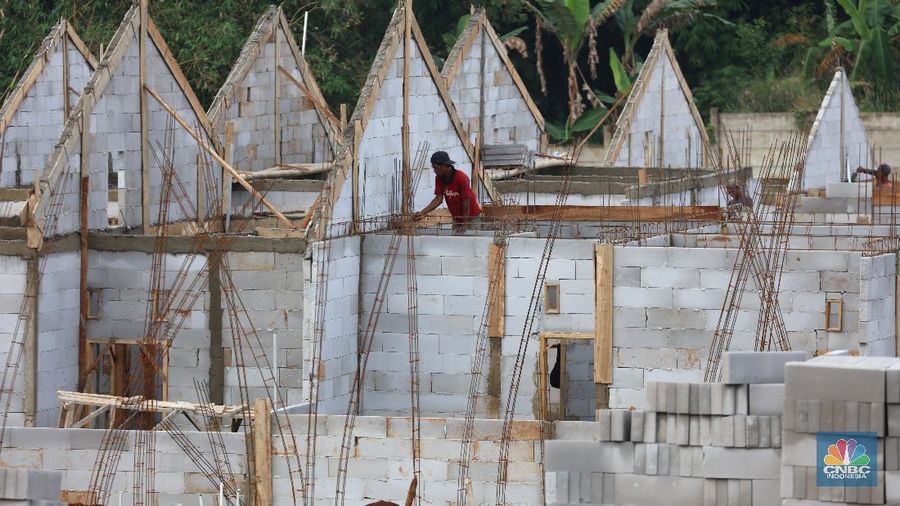 Suasana proyek pembangunan perumahan di Depok, Jawa Barat, Rabu (17/2/2021). Harga hunian rumah hunian masih menunjukkan kenaikan pada kuartal IV-2020 namun laju kenaikan melambat. (²©²ÊÍøÕ¾/Tri Susilo)