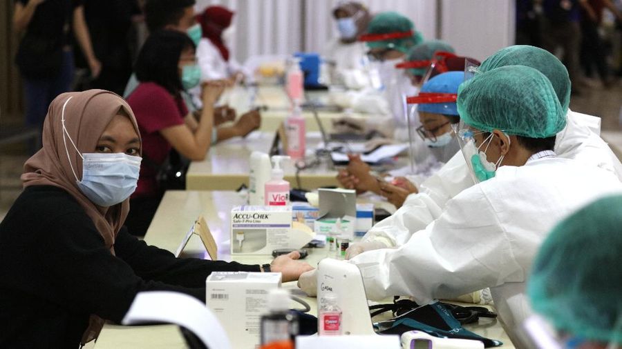 Vaksin Covid-19 di Pasar Tanah Abang (CNBC Indonesia/Tri Susilo)