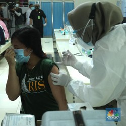 Intip Ribuan Pedagang Pasar Tanah Abang Divaksinasi Covid-19
