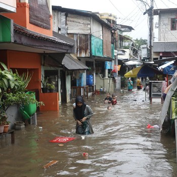 Potret Tebet Kebanjiran Gegara Hujan Lebat Mengguyur Jakarta
