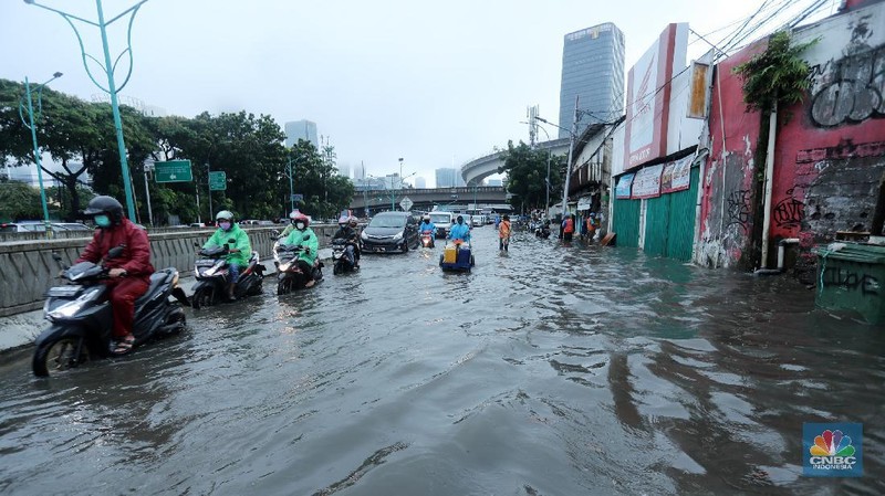 Banjir di Kawasan Mampang (CNBC Indonesia/Tri Susilo)