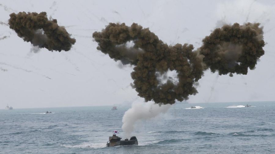A South Korea soldier aims his machine gun during the ongoing Cobra Gold U.S.-Thai joint military exercise on Hat Yao beach in Chonburi province, eastern Thailand, Saturday, Feb. 17, 2018. Approximately 11,000 military personnel from the  U.S., Thailand, and South Korea are taking part in the annual drill. (AP Photo/Sakchai Lalit)