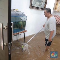 Hujan Deras Semalaman, Jakarta, Ciledug hingga Bekasi Banjir!