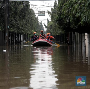 Sepinggang Orang Dewasa, Jatibening Permai Dikepung Banjir