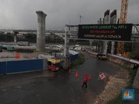 Penampakan Pintu Tol Jatibening yang Terendam Banjir