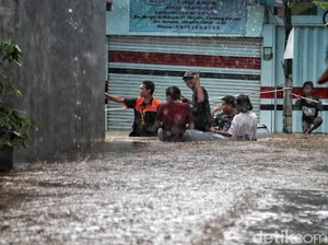 Cipinang Melayu Banjir Imbas Luapan Kali Sunter, Tinggi Air Sempat 130 Cm