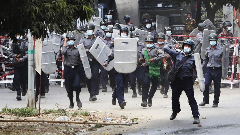 A police truck uses a water cannon to disperse protesters in Mandalay, Myanmar, on Saturday, Feb. 20, 2021. Security forces in Myanmar ratcheted up their pressure against anti-coup protesters Saturday, using water cannons, tear gas, slingshots and rubber bullets against demonstrators and striking dock workers in Mandalay, the nation's second-largest city. (AP Photos)