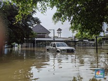 Banjir Belum Surut, Anies Salahkan Banjir Kiriman dari Hulu