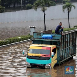 PLN Padamkan Listrik di Kawasan Banjir Jakarta-Bekasi