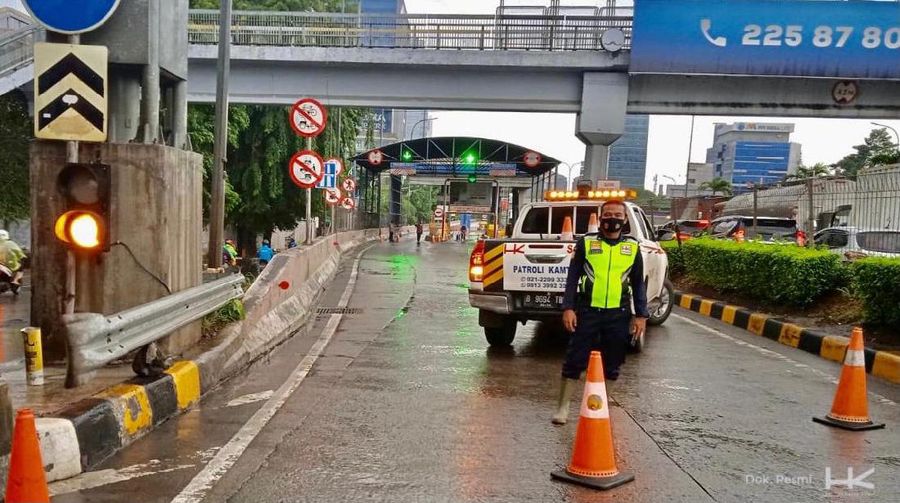 Fokus Pada Penanganan Genangan Banjir, Hutama Karya Tutup Sementara Beberapa Gerbang Tol di JORR-S dan Imbau Pengguna Cari Jalan Alternatif. (Dok. HK)