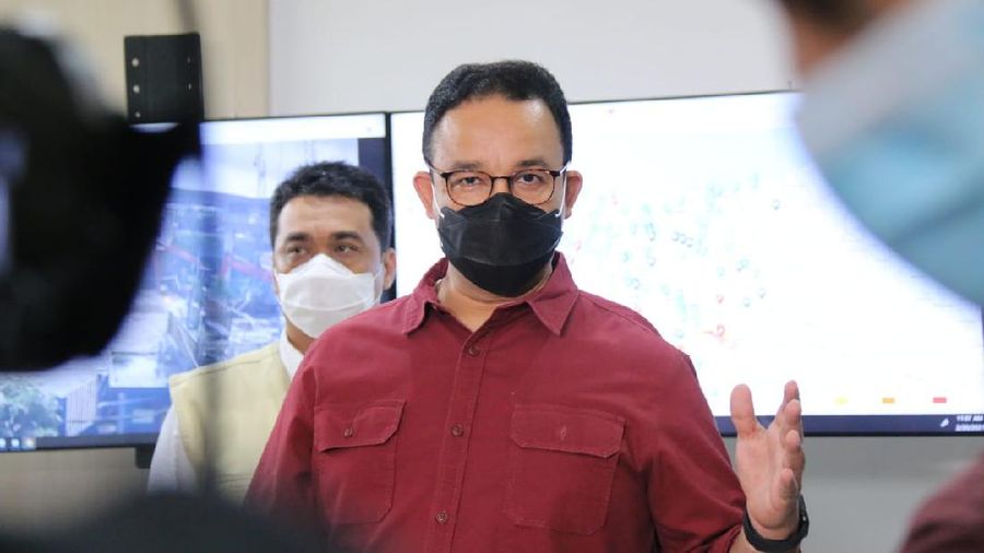 Gubernur Provinsi DKI Jakarta, Anies Baswedan bersama Wagub Provinai DKI Jakarta, Ahmad Riza Patria, serta seluruh Jajaran Pemprov DKI Jakarta meninjau langsung ketinggian air dan menggelar rapat koordinasi di Pintu Air Manggarai, Jakarta Selatan, Sabtu (20/2) pagi. (Dok.Pemprov DKI)