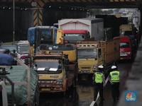 Banjir Bikin Macet, Contraflow Diberlakukan di Tol Japek