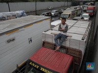 Dampak Banjir, Macet Parah di Tol JORR