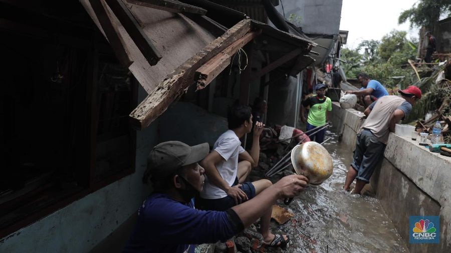 Longsor d Kemang Timur (CNBC Indonesia//Muhammad Sabki)