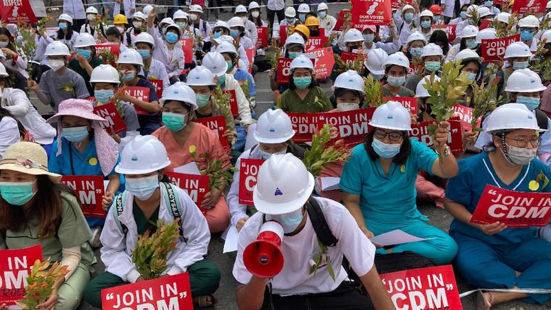 Students from the University of Medicine protest with brunches of Eugenia plants during an anti-coup protest in Mandalay, Myanmar, Sunday, Feb. 21, 2021. Police in Myanmar shot dead a few anti-coup protesters and injured several others on Saturday, as security forces increased pressure on popular revolt against the military takeover. (AP Photo)