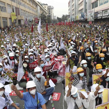 Sudah Ada Korban Nyawa, Ribuan Pendemo Myanmar Tak Menyerah!